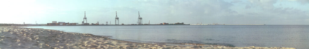 „Harbour“ ist eine fotografische Wandarbeit aus dem Jahr 2008 von Florian Albrecht-Schoeck.