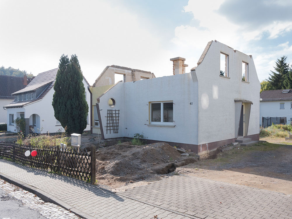 Motive aus der Arbeit „Roots Retropia Rage Repeat“ von Florian Albrecht-Schoeck