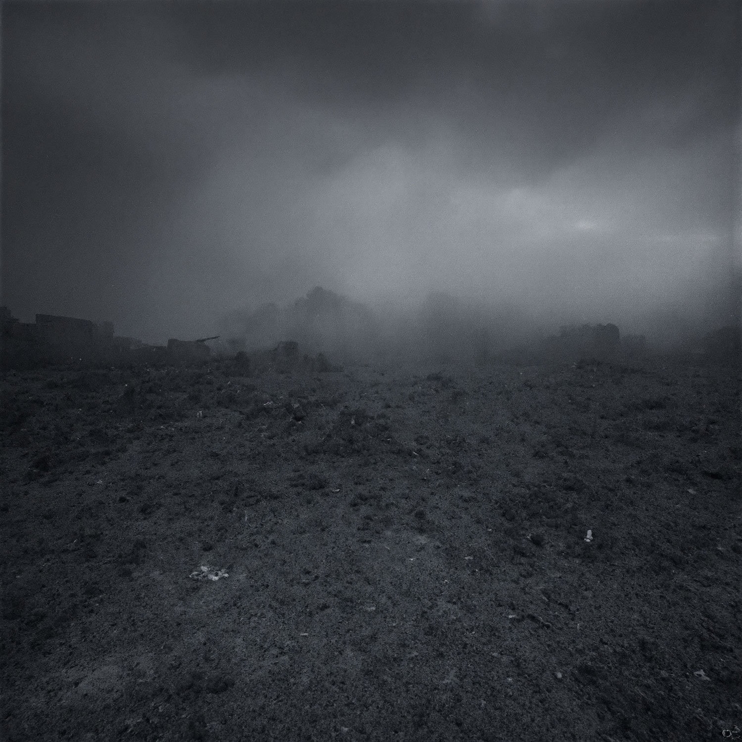 Ein erster Blick in meine neue künstlerische Arbeit: Another World – Another Time (Arbeitstitel). Erstellt mit KI und Fotografie.