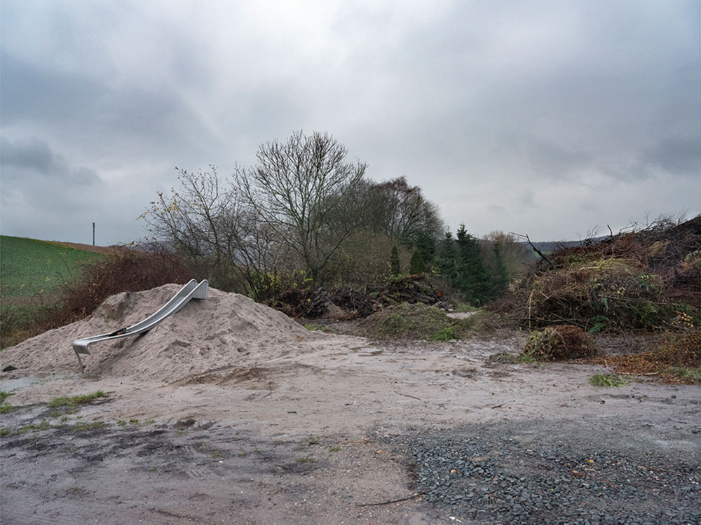 Motive aus der Arbeit „Roots Retropia Rage Repeat“ von Florian Albrecht-Schoeck