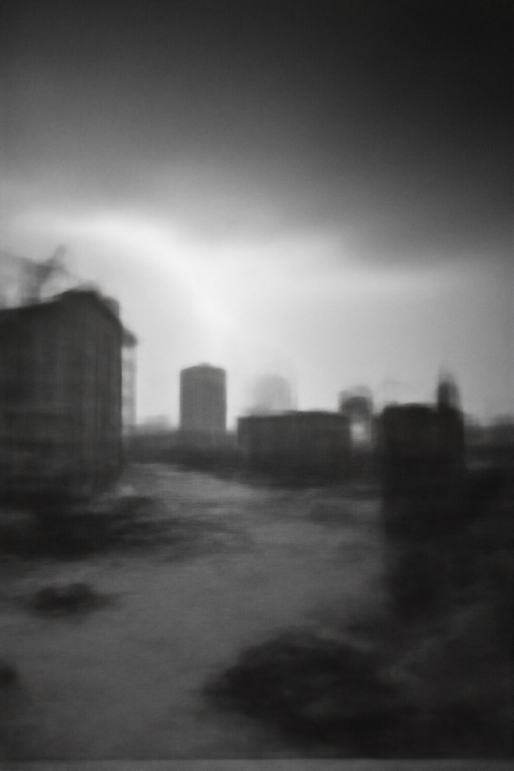 Ein erster Blick in meine neue künstlerische Arbeit: Another World – Another Time (Arbeitstitel). Erstellt mit KI und Fotografie.