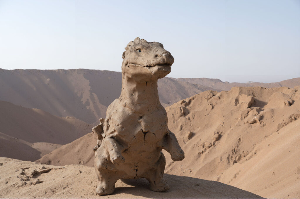 Fotografische KI-Nachstellung/Modell eines aufrecht gehenden Drachens.