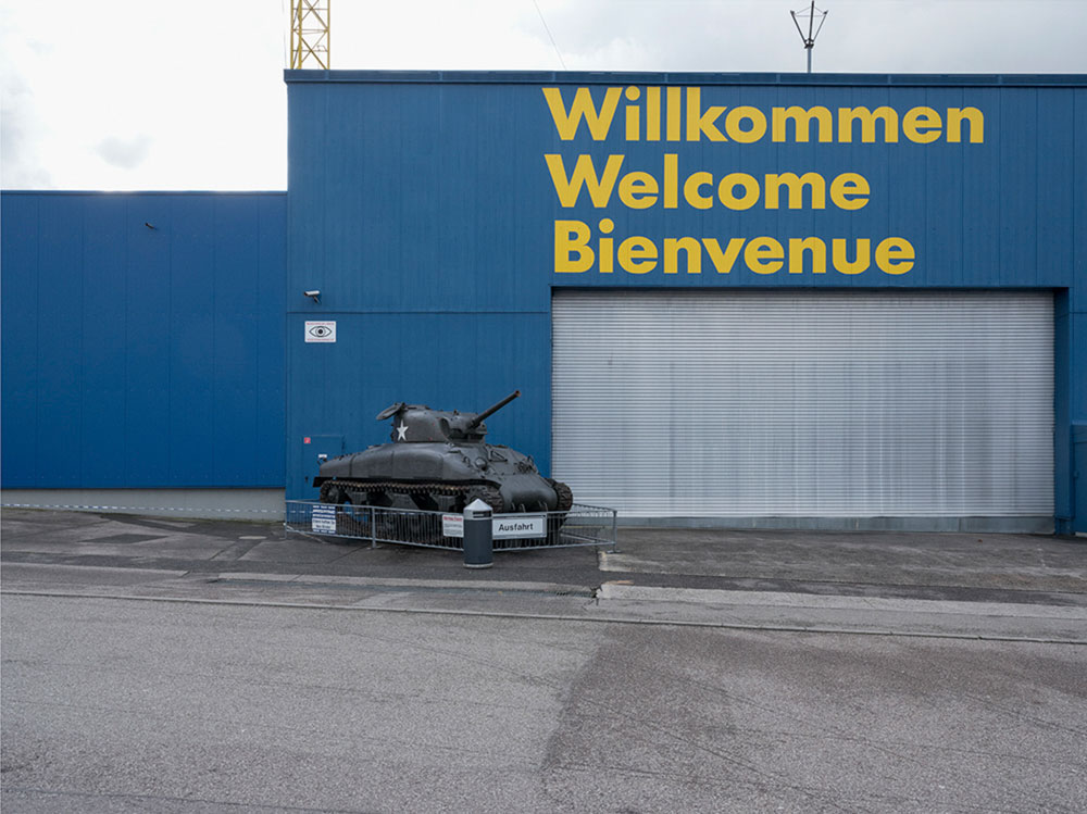 Motive aus der Arbeit „Roots Retropia Rage Repeat“ von Florian Albrecht-Schoeck