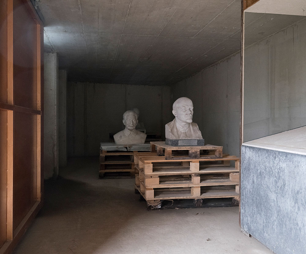 Motive aus der Arbeit „Roots Retropia Rage Repeat“ von Florian Albrecht-Schoeck