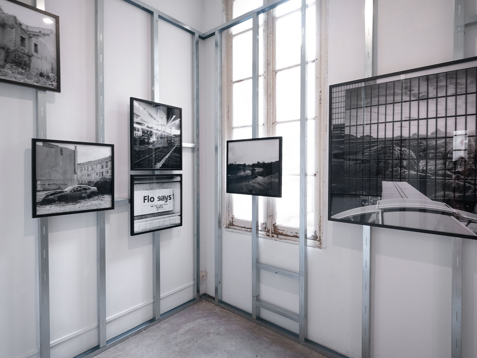 Künstler Blog: Ansicht der Hängung von Florian Albrecht-Schoeck während der Eröffnungswoche im FOTOHAUS bei der dieshährigen Les Rencontres Internationales de la photographie d’Arles.