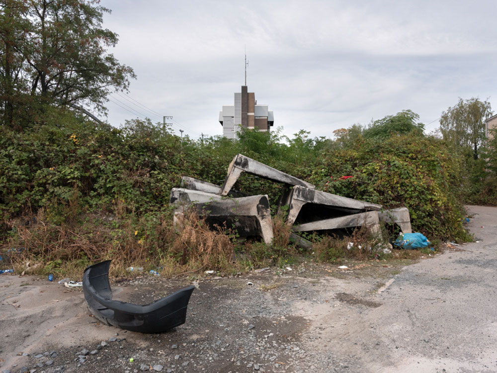 Motive aus der Arbeit „Roots Retropia Rage Repeat“ von Florian Albrecht-Schoeck