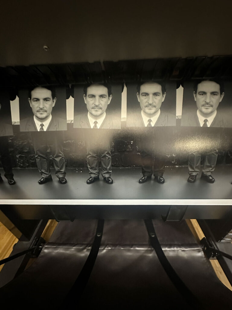 Hier mal ein Testdruck in ca. 60 cm x 40 cm meines erstes über 50 Megapixel großes, KI-generiertes fotografisches Bild.