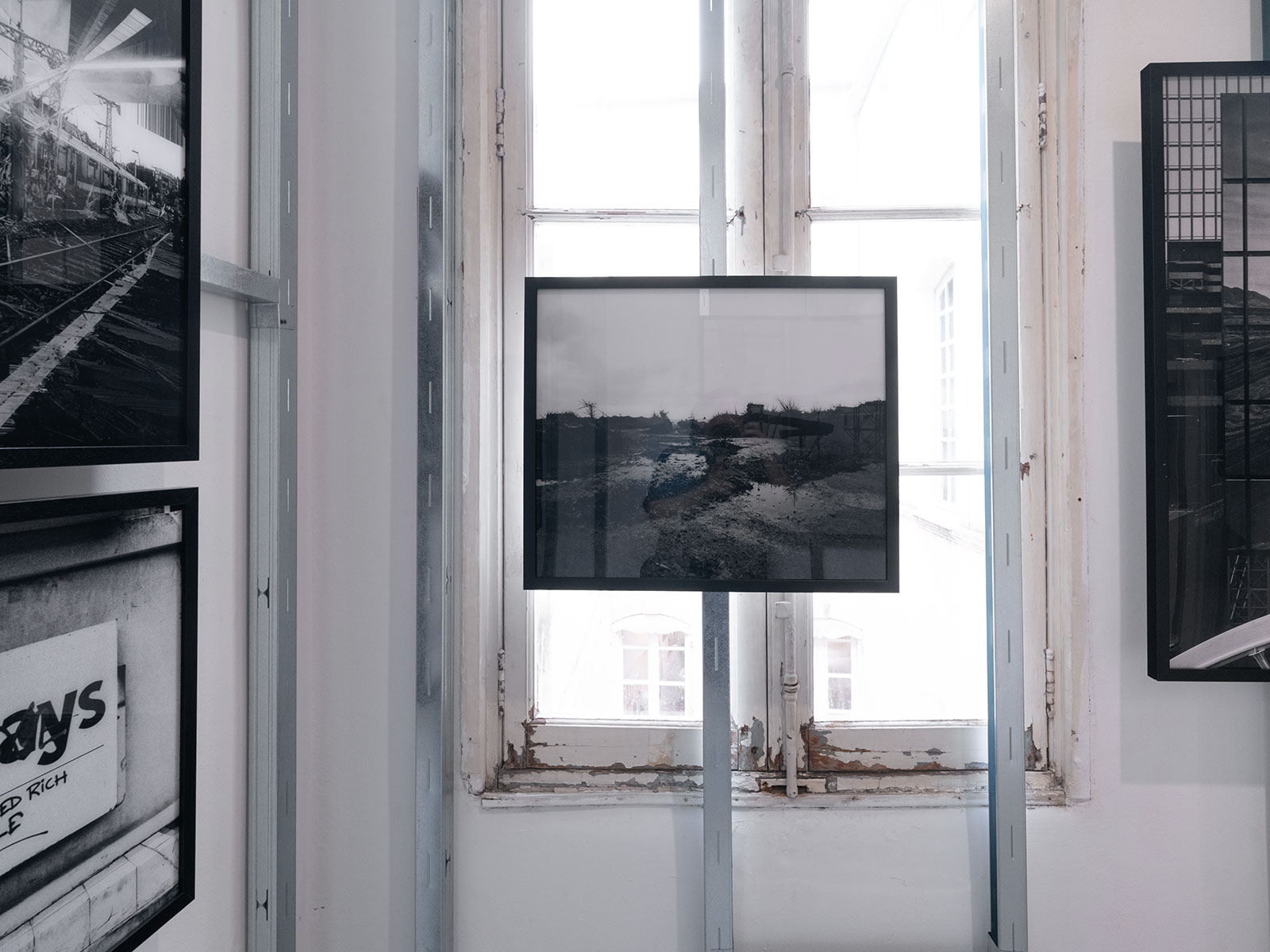 Künstler Blog: Ansicht der Hängung von Florian Albrecht-Schoeck während der Eröffnungswoche im FOTOHAUS bei der dieshährigen Les Rencontres Internationales de la photographie d’Arles.