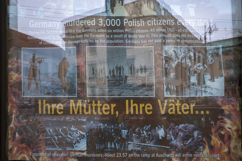 Eine Fotografie Arbeit über Angst in der Gesellschaft: #GEEINTINANGST von Florian Albrecht-Schoeck.