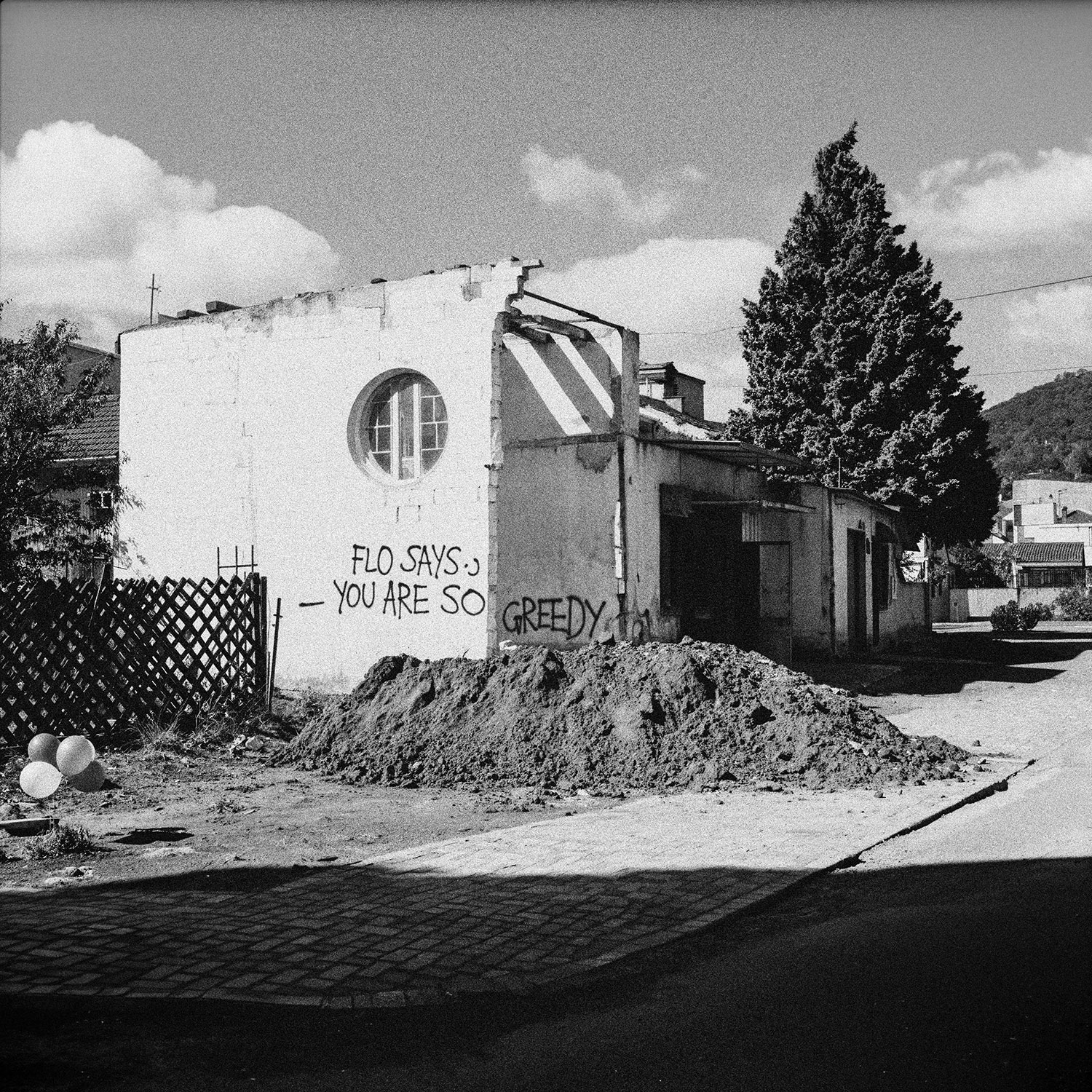 Motiv aus der künstlerischen Arbeit,  How it starts — and how it ends (Part III / Flo Says) von Florian Albrecht-Schoeck. Erstellt mit Fotografie und KI/Machine Learning. Alles mit Open-Source Tools erstellt.