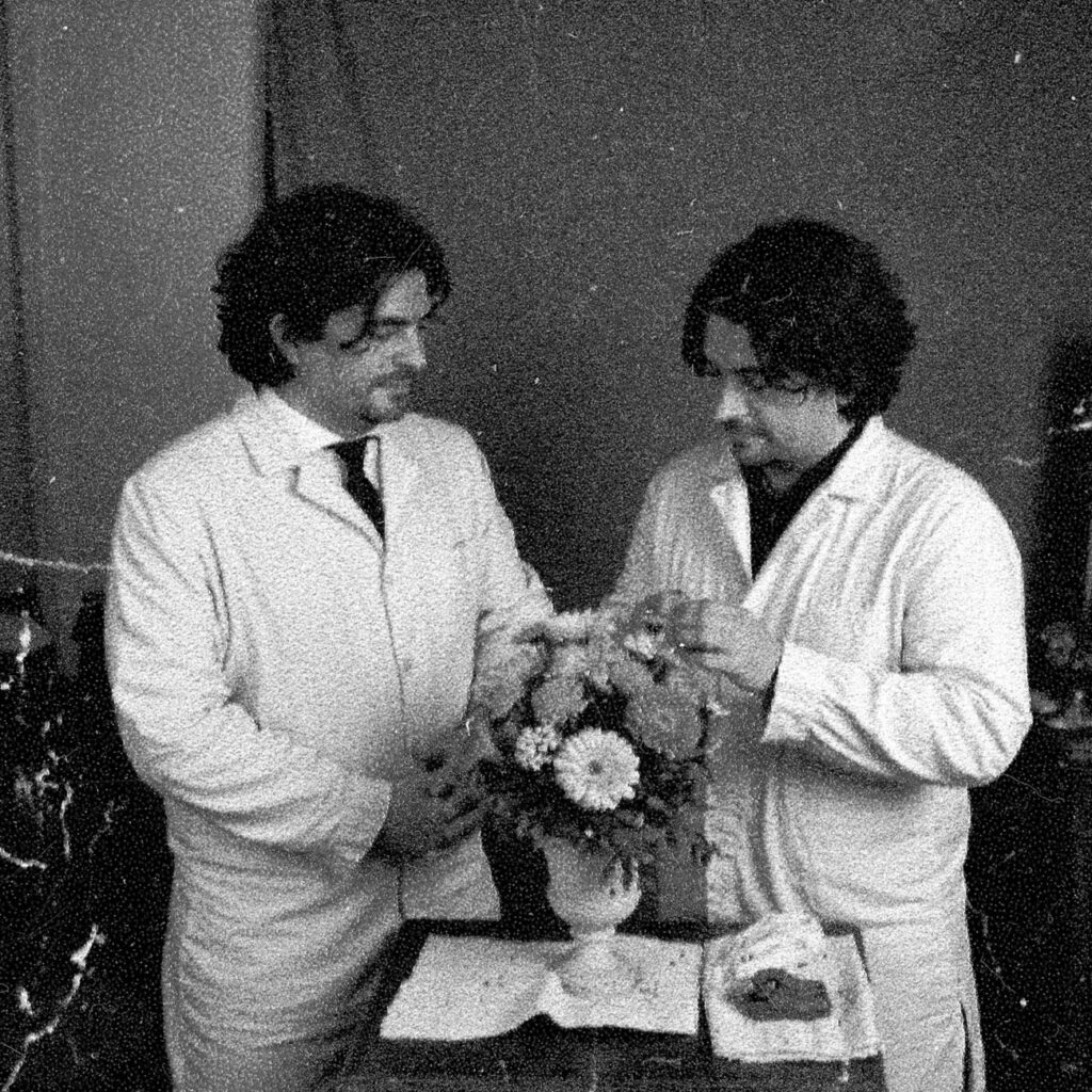 Die zwölf digitalisierten Bilder der wahren Geschichte der Fotografie. Die Geschichte hinter den Bildern wird in der Dokumentation erzählt.