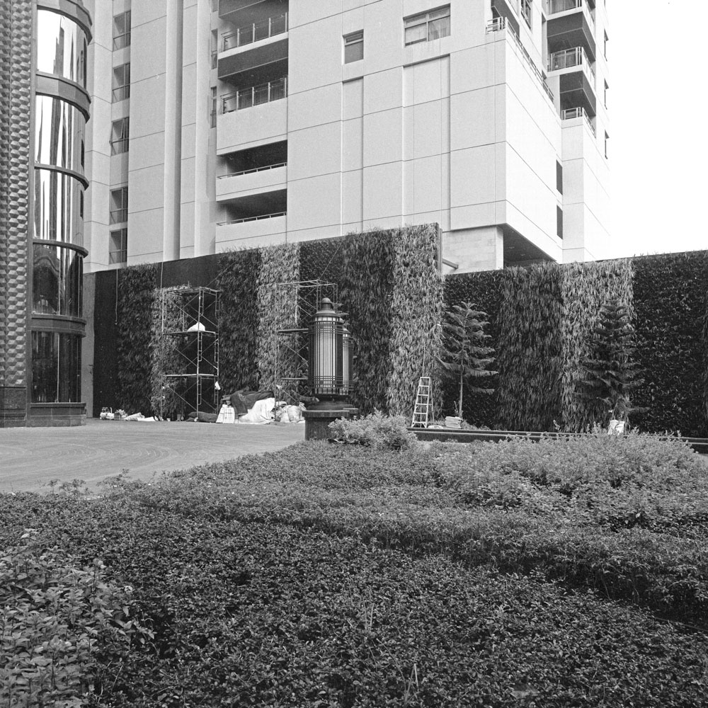 Bild aus der Fotografie Arbeit „Two One Zero (Heimat/Homeland IX)“ von Florian Albrecht-Schoeck.