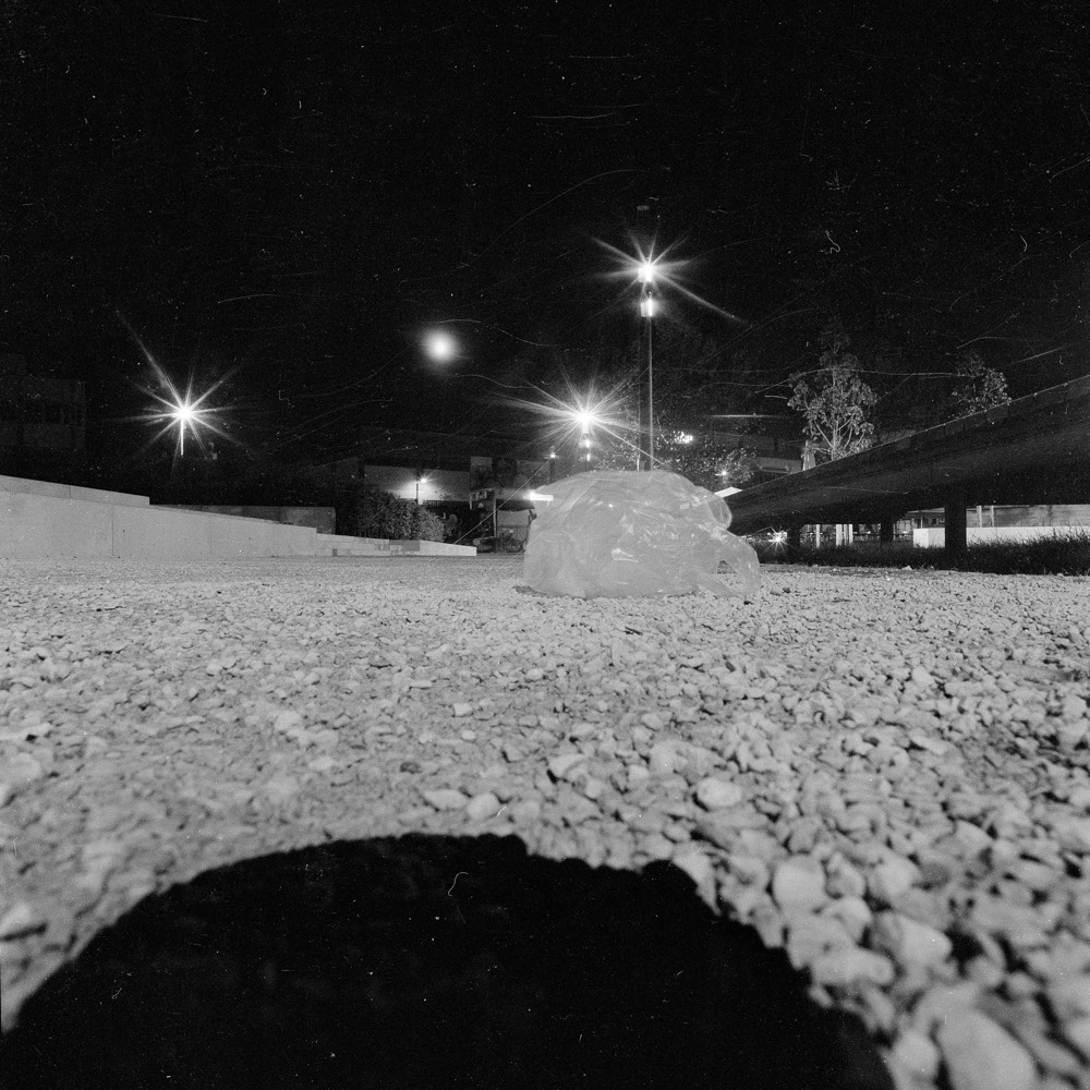 Bild aus der Fotografie Arbeit „ Verzehren und Verzerren (Heimat IV/Homeland IV)“ von Florian Albrecht-Schoeck.