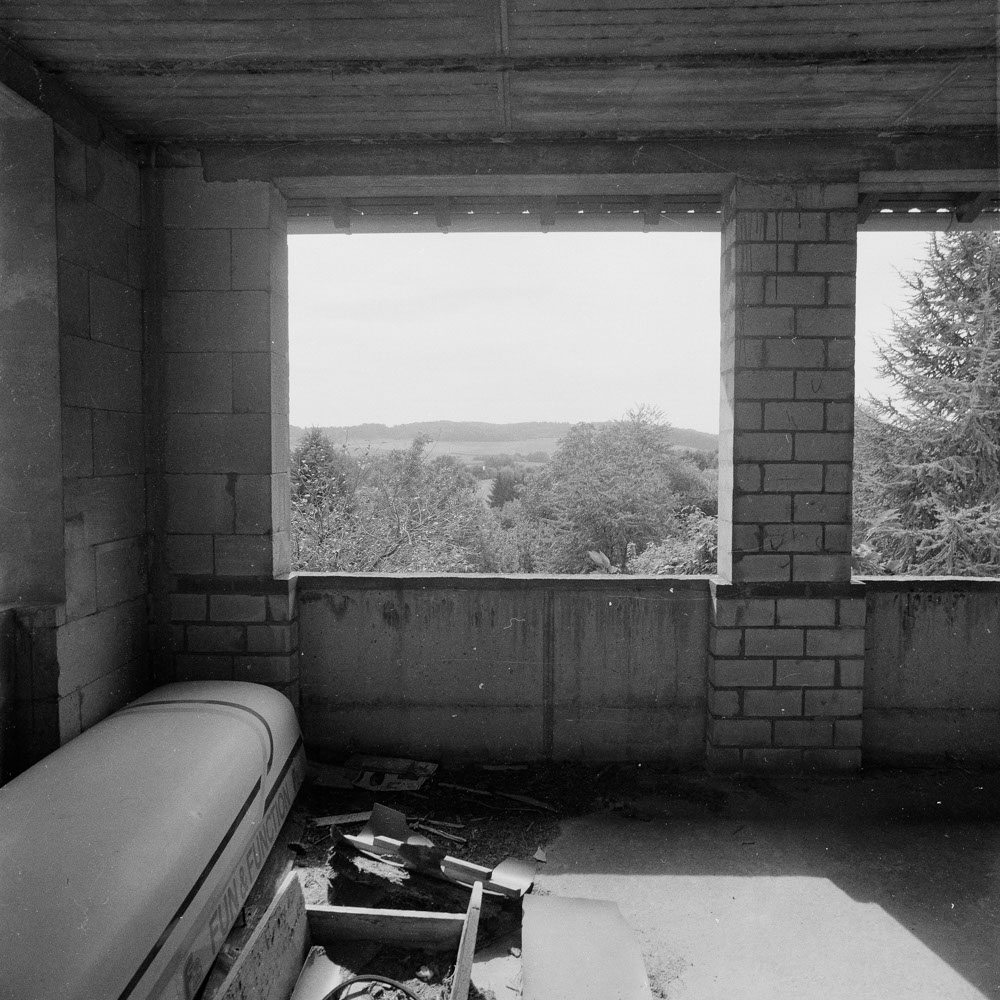 Bild aus der Fotografie Arbeit „ Verzehren und Verzerren (Heimat IV/Homeland IV)“ von Florian Albrecht-Schoeck.