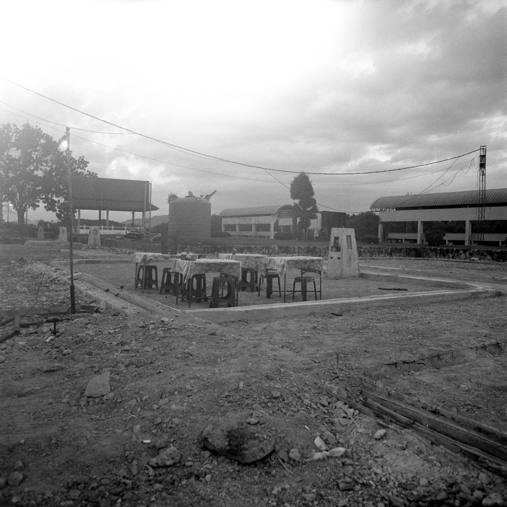 Bild aus der Fotografie Arbeit „Two One Zero (Heimat/Homeland IX)“ von Florian Albrecht-Schoeck.