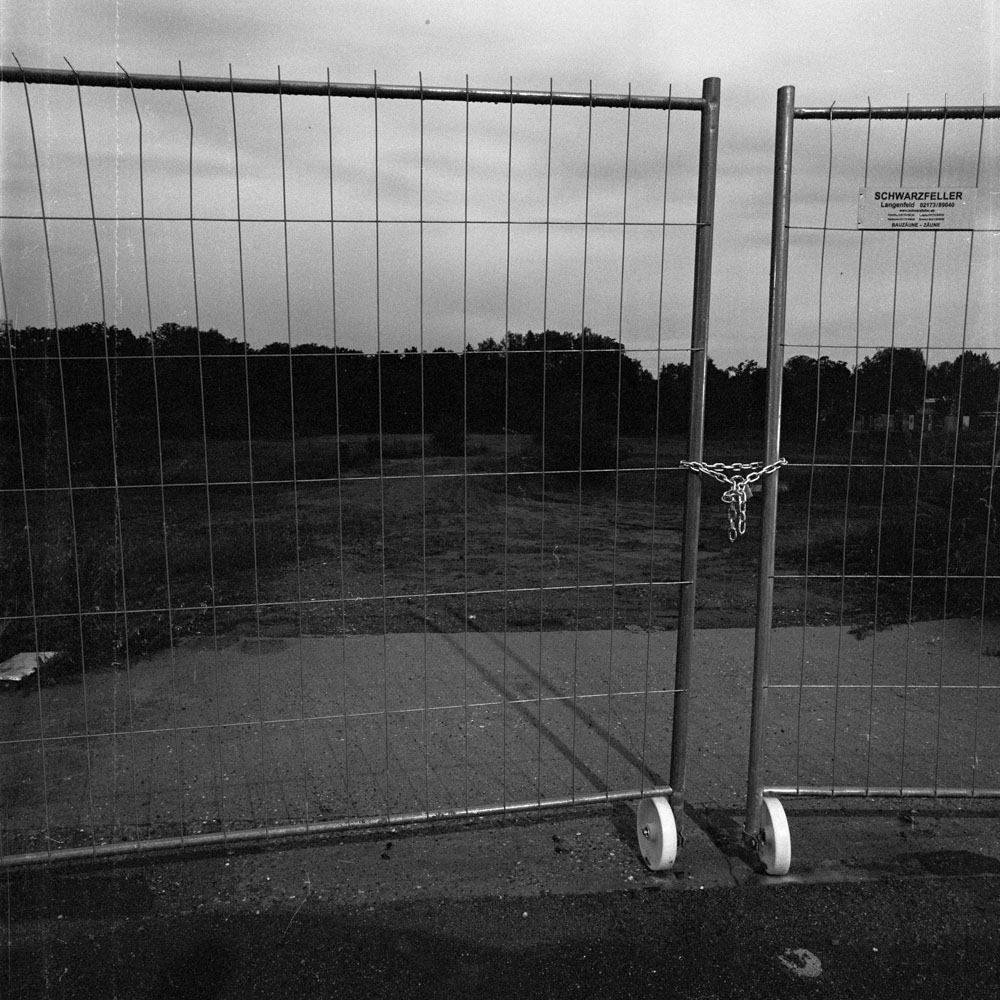 Bild aus der Fotografie Arbeit „ Verzehren und Verzerren (Heimat IV/Homeland IV)“ von Florian Albrecht-Schoeck.