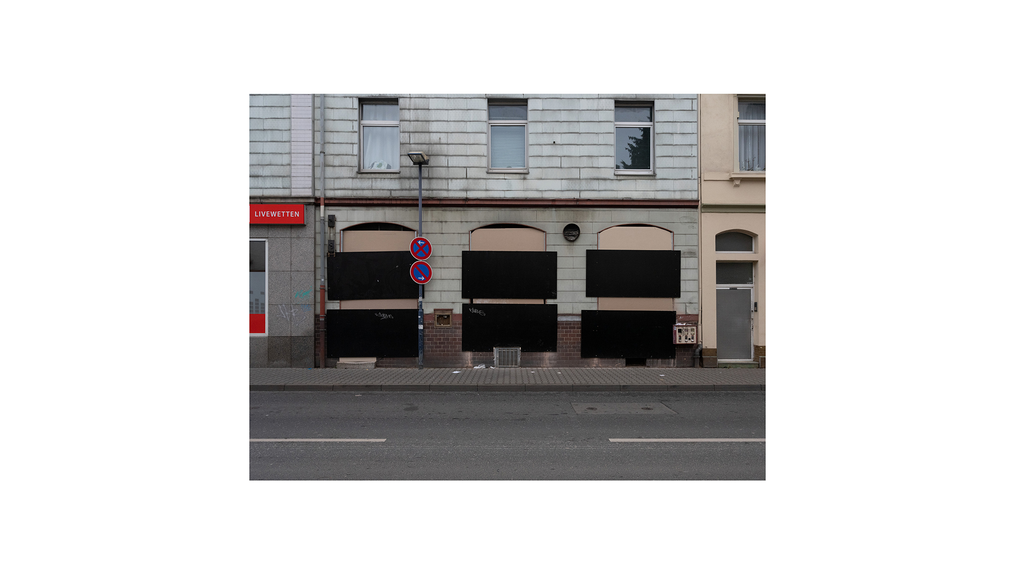 Motiv aus der fotografischen Arbeit „Hi Slave“ von Florian Albrecht-Schoeck.