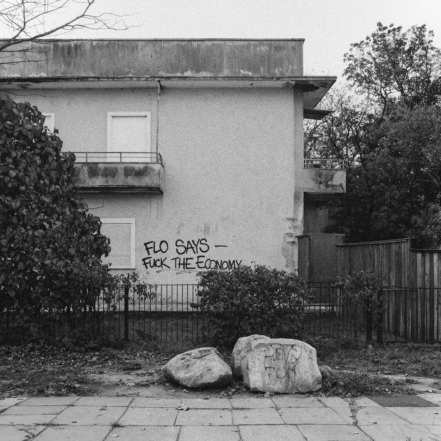 Motiv aus der künstlerischen Arbeit, How it starts — and how it ends (Part III / Flo Says) von Florian Albrecht-Schoeck. Erstellt mit Fotografie und KI/Machine Learning. Alles mit Open-Source Tools erstellt.