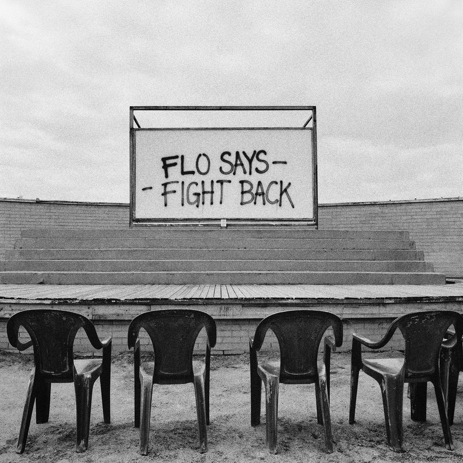 Motiv aus der künstlerischen Arbeit, How it starts — and how it ends (Part III / Flo Says) von Florian Albrecht-Schoeck. Erstellt mit Fotografie und KI/Machine Learning. Alles mit Open-Source Tools erstellt.